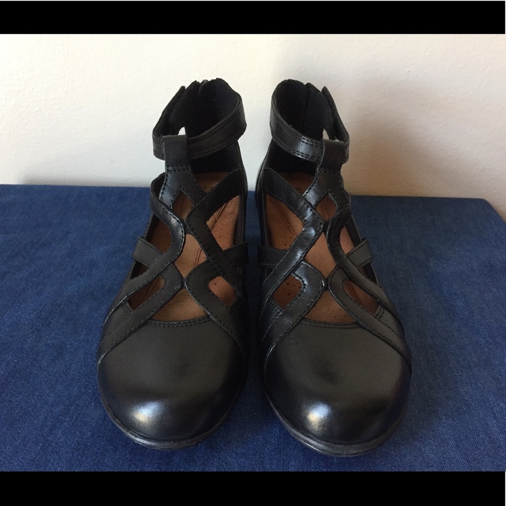 NIB Cobb Hill Adrina Strappy Low Heels Sz 6